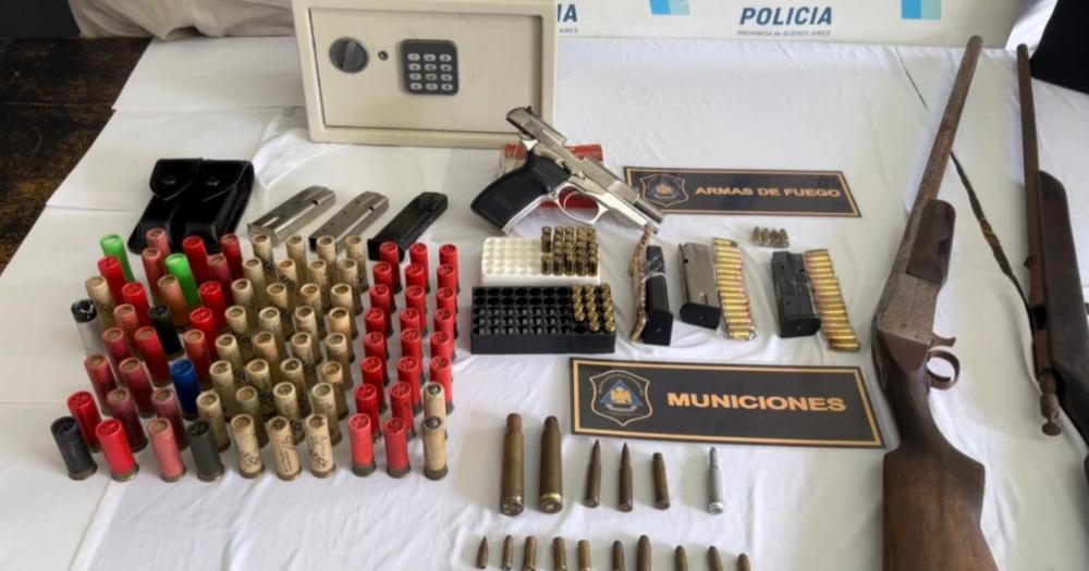 Armas y municiones incautadas en los allanamientos
