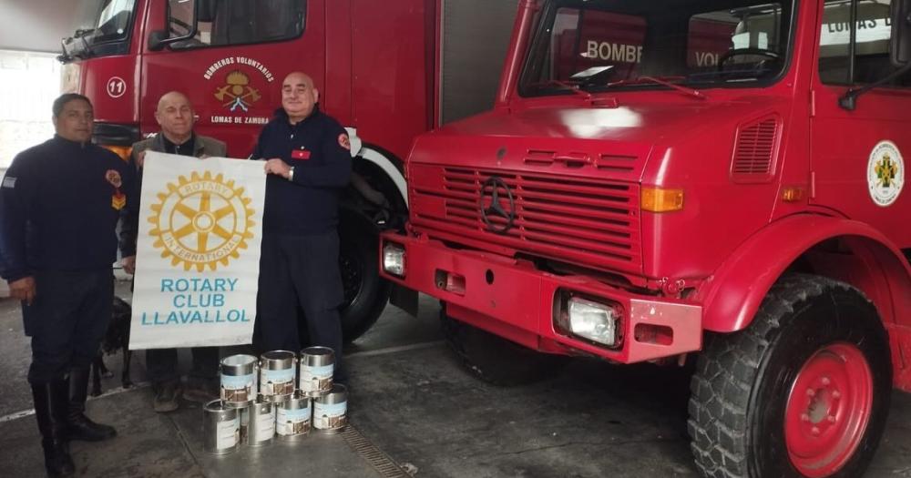 Los bomberos de Llavallol recibieron casi 30 litros de pintura