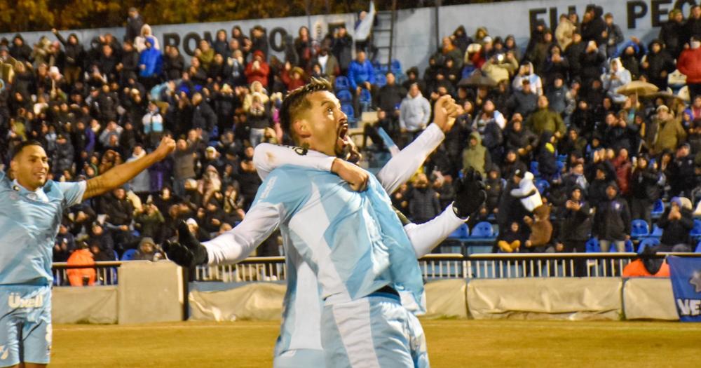 Gol y festejo de Luis López