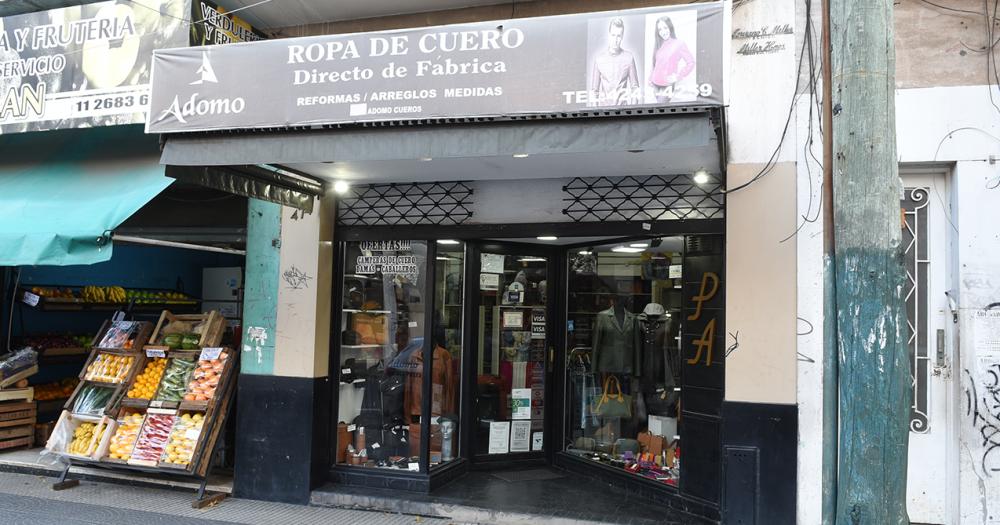 Desde 1974 hacen y venden artesaniacuteas en cuero en el centro de Lomas