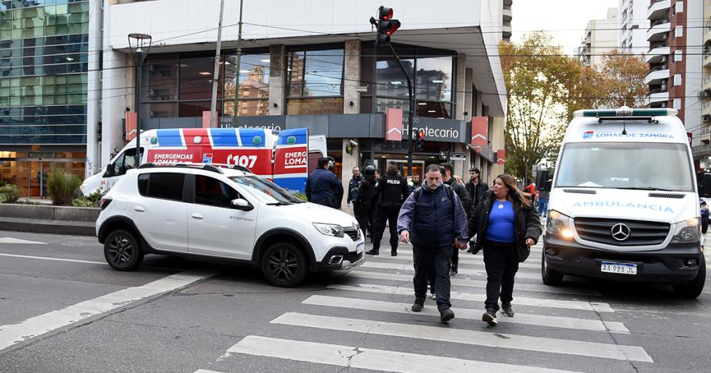 La mujer se descompensó en su auto que quedó detenido en plena avenida