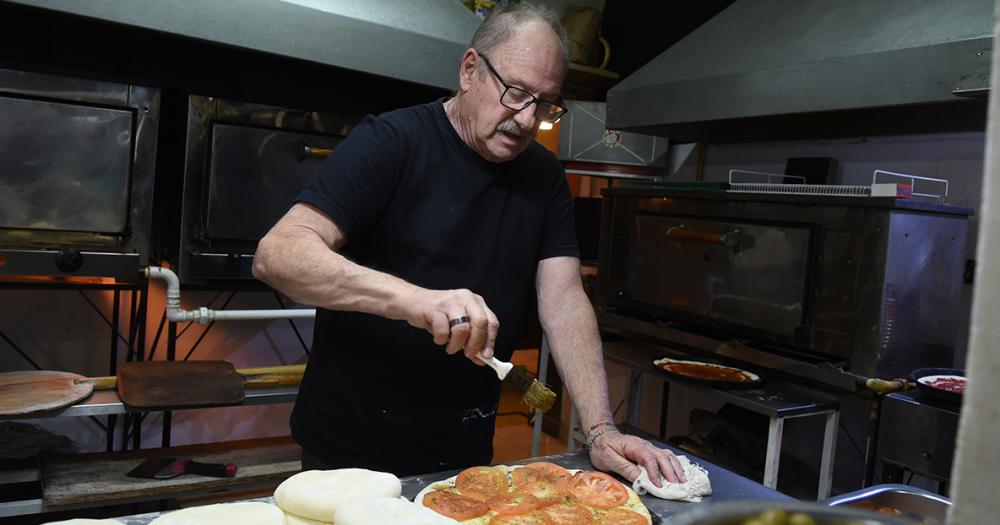 Un pizzero lomense participaraacute del primer Mundial de la Pizza y la Empanada