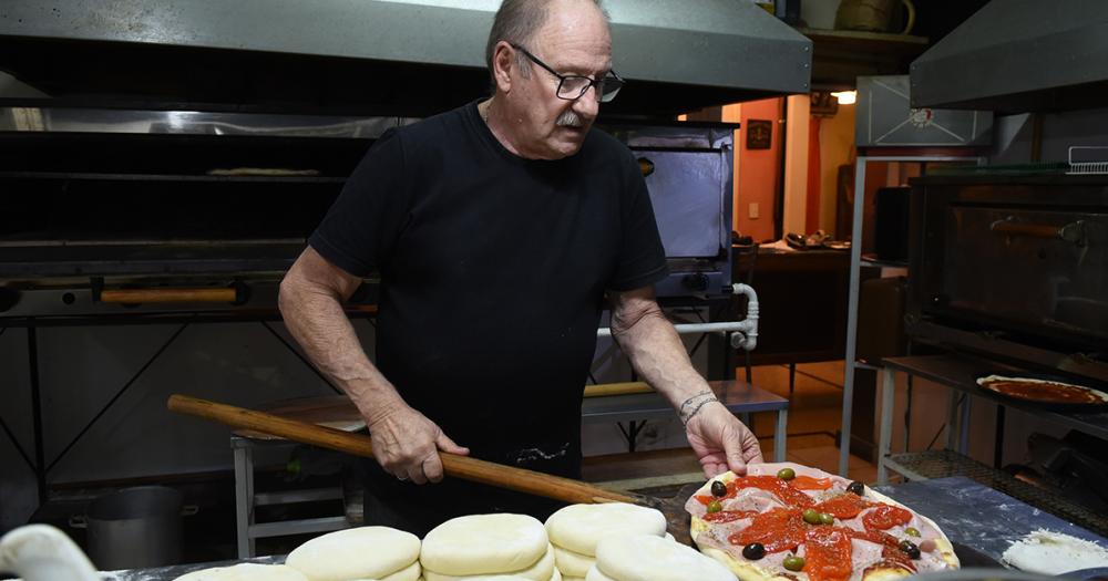 Un pizzero lomense participaraacute del primer Mundial de la Pizza y la Empanada