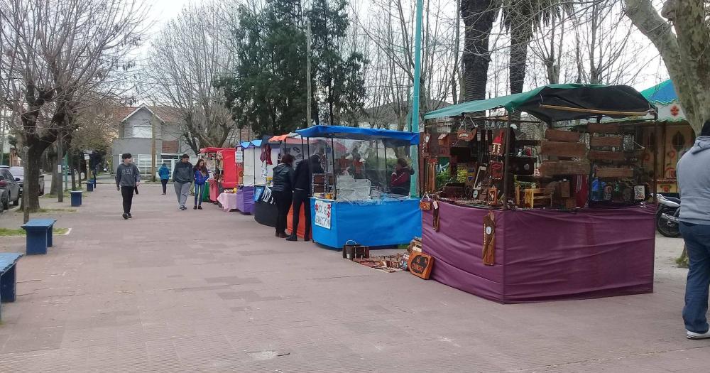 Una jornada para comprar arte disfrutar de shows en vivo y donar para quienes lo necesitan
