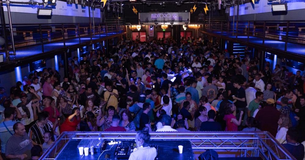 Tanto las luces como el volumen de la música est?n adaptados