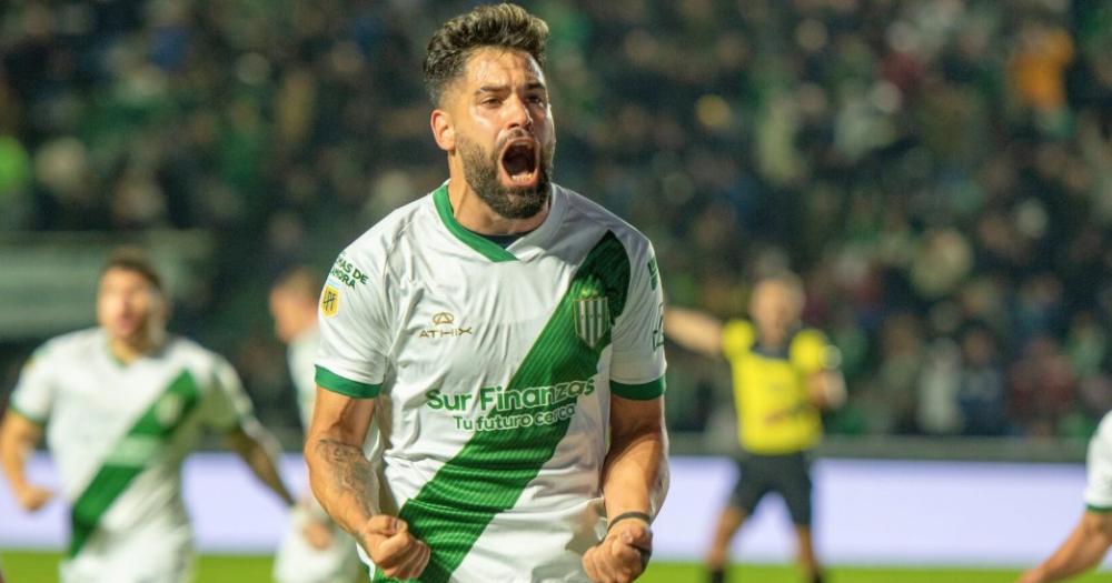 Giménez lleva 10 de los 25 goles de Banfield en el año