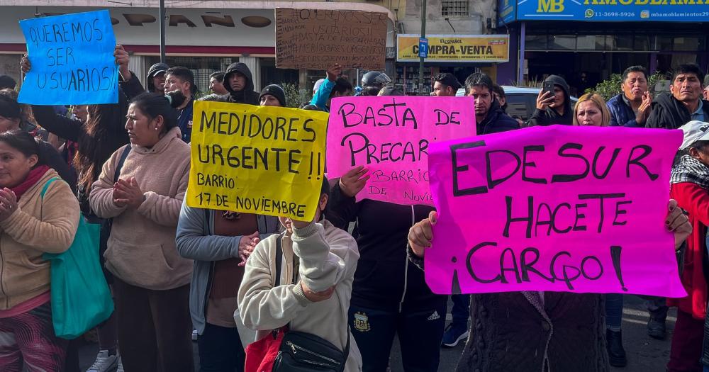 Los vecinos fueron a reclamar a la sede de la empresa