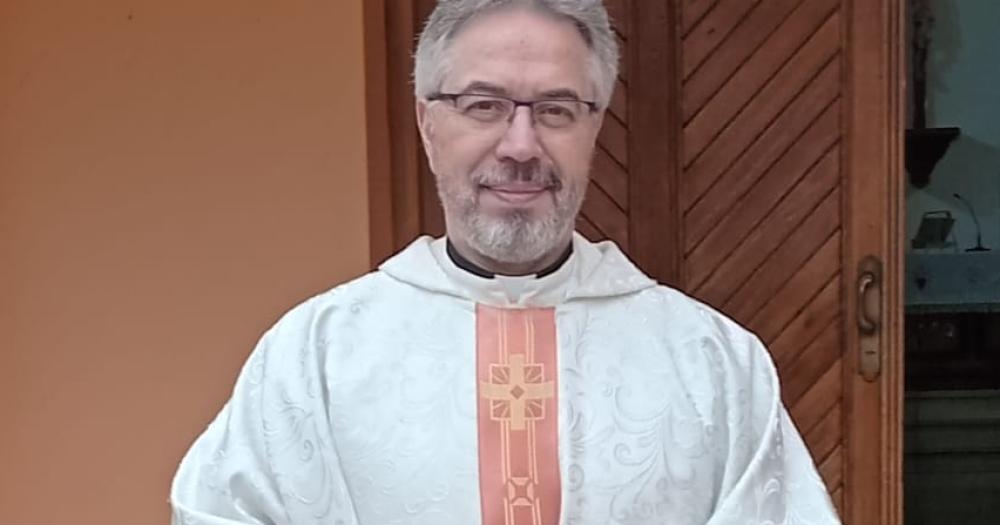 El padre Salvador Villota vino de España para visitar la parroquia y estar presente en la asunción del sacerdote