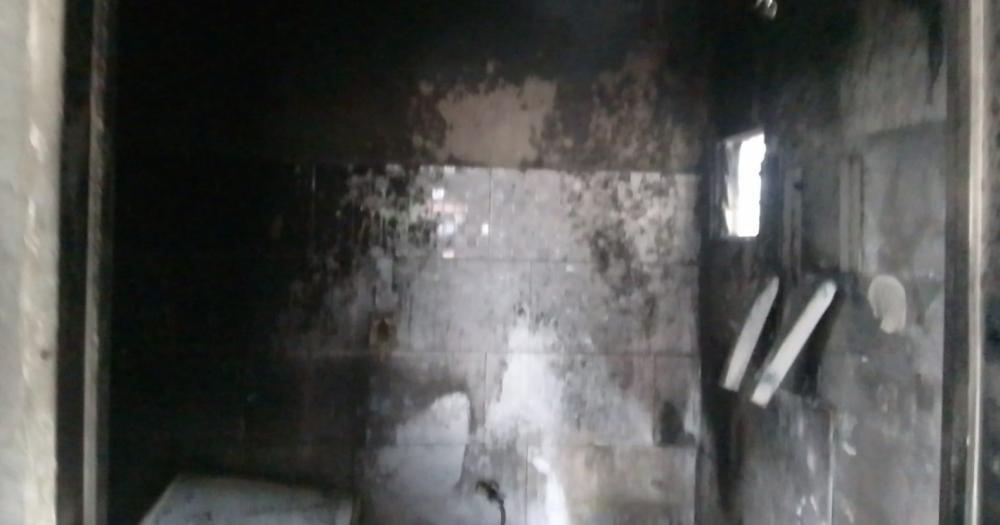 Así quedó el baño de la casa tras el incendio