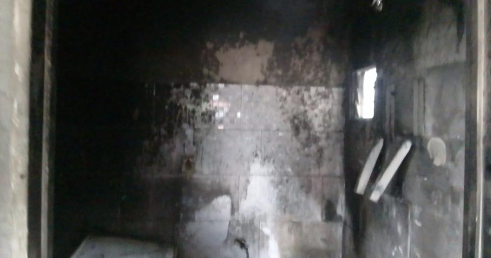 Así quedó el baño de la casa tras el incendio