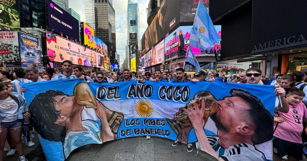 Los amigos y la bandera El color de los hinchas argentinos en Estados Unidos