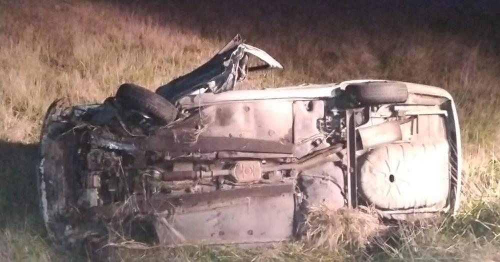 Así quedó el auto en el que iban los lomenses