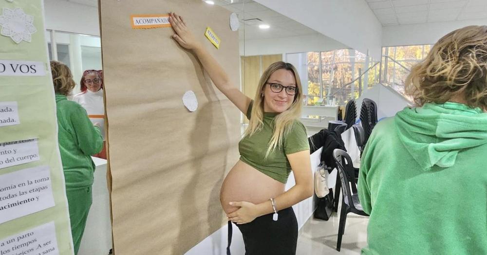 Abordan los derechos de las personas gestantes y la salud mental