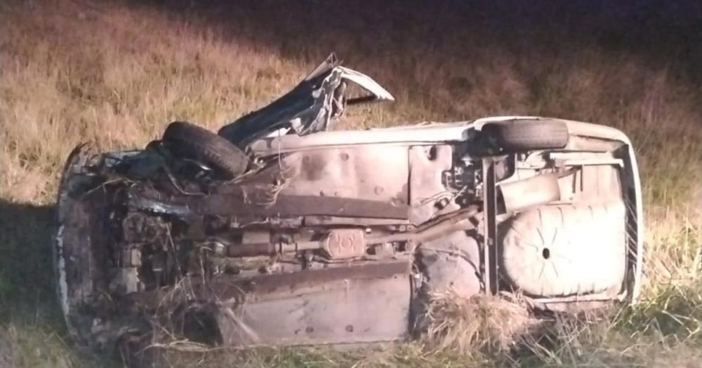 Así quedó el auto en el que iban los lomenses
