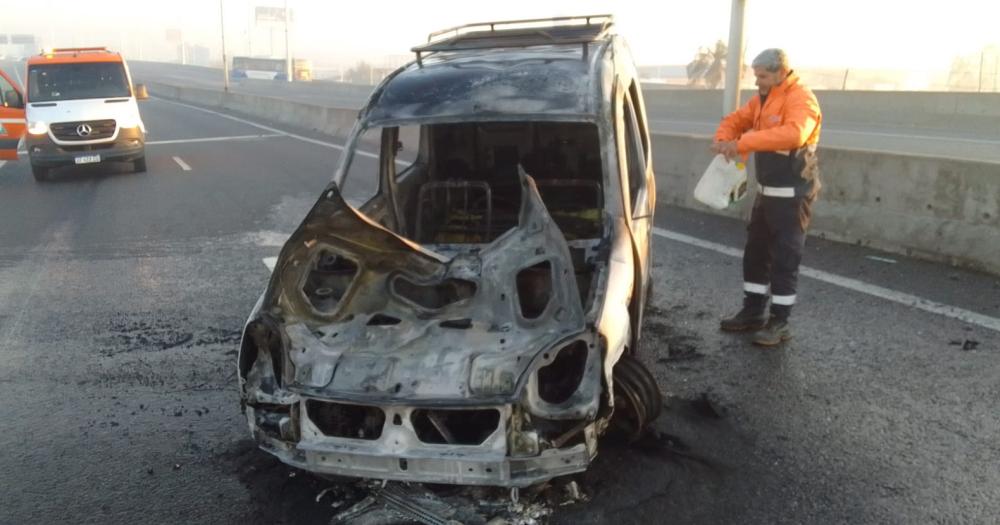 Así quedó la camioneta tras el incendio