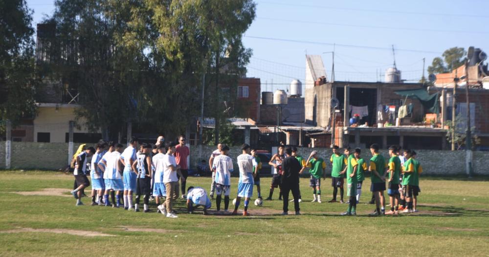 La liga brinda un espacio de contención para los adolescentes del barrio