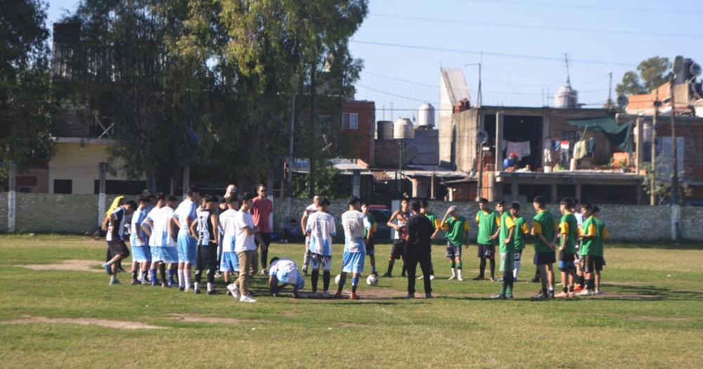 La liga brinda un espacio de contención para los adolescentes del barrio