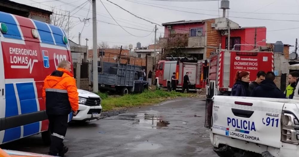 Emergencias Lomas Defensa Civil Bomberos y Policía trabajando en el lugar