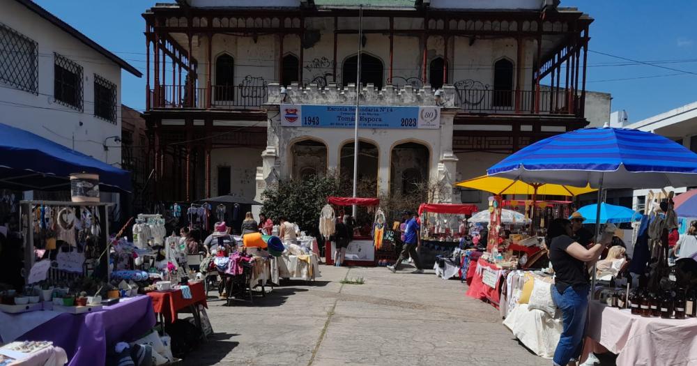 La feria es a beneficio de la cooperadora de la escuela