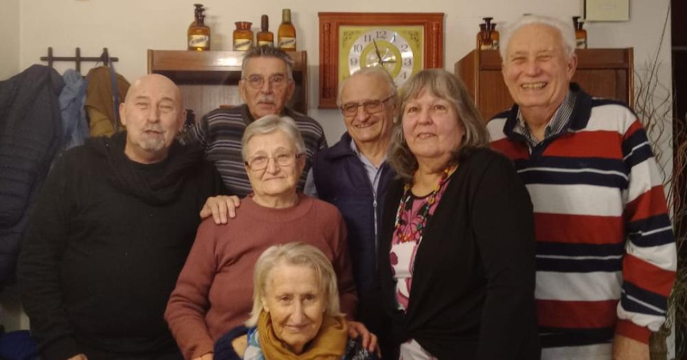 La familia unida para celebrar el cumpleaños de Anita