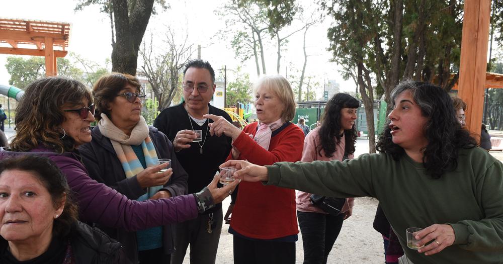 Llevoacute el ritual de la cantildea con ruda a la feria de la Plaza del Campeoacuten