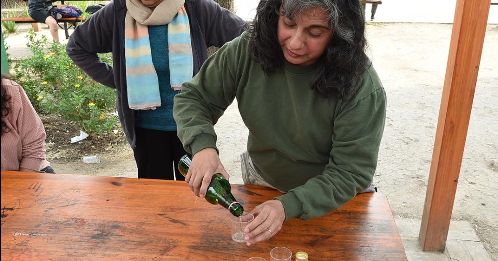 Llevoacute el ritual de la cantildea con ruda a la feria de la Plaza del Campeoacuten