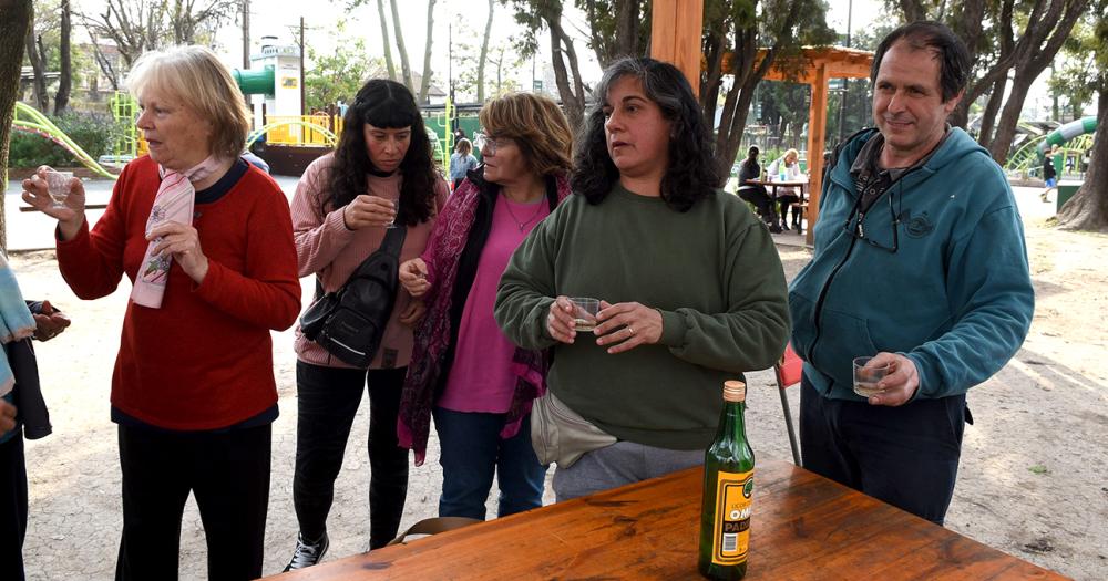 Llevoacute el ritual de la cantildea con ruda a la feria de la Plaza del Campeoacuten