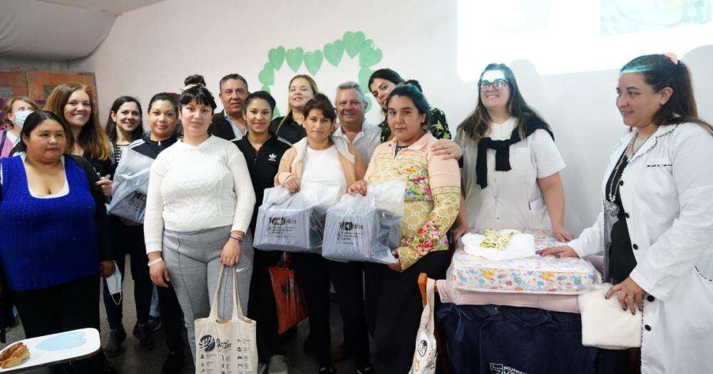 Entregaron kits con elementos para los primeros meses de los bebés