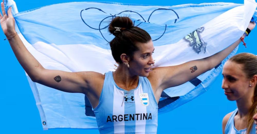 Agustina Albertario celebró la medalla de bronce lograda por Las Leonas en París 2024