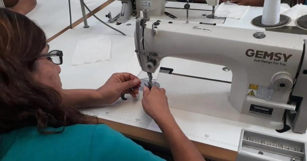 Aprendern a manejar mquinas industriales como recta overlock y collareta