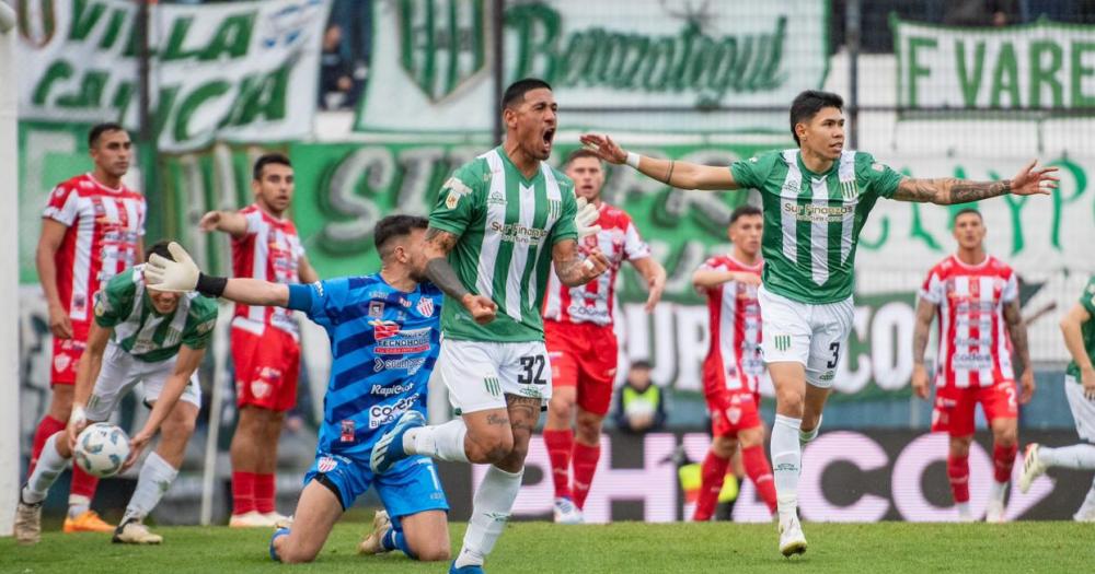 Yonatn Rodríguez festeja su gol