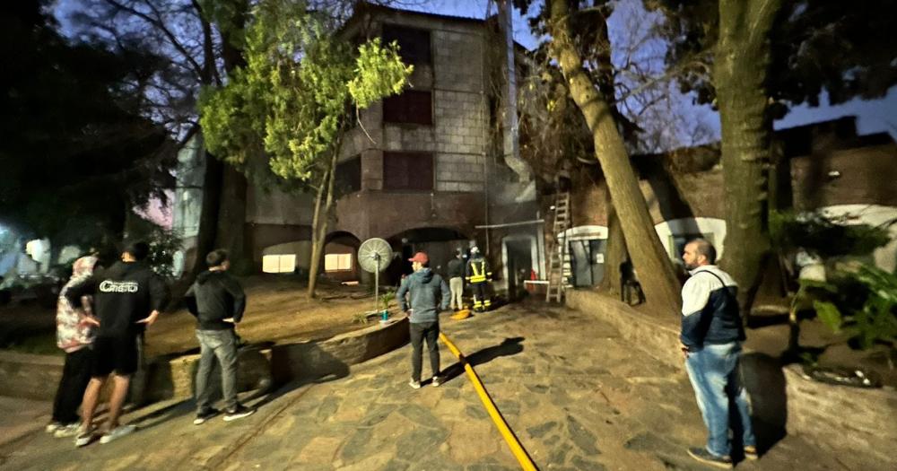 Una dotación de los Bomberos de Lomas intervino en el lugar