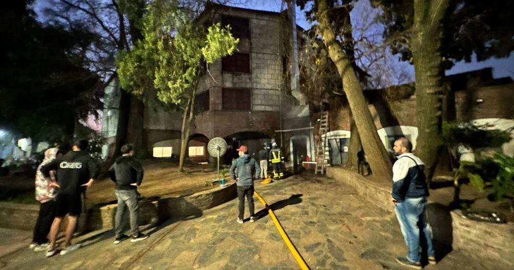 Una dotación de los Bomberos de Lomas intervino en el lugar