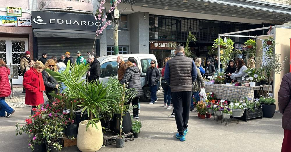 Los comercios vendieron en la calle