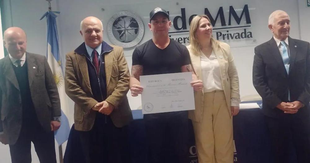 Con el diploma en la mano para sumar conocimientos a la comunidad