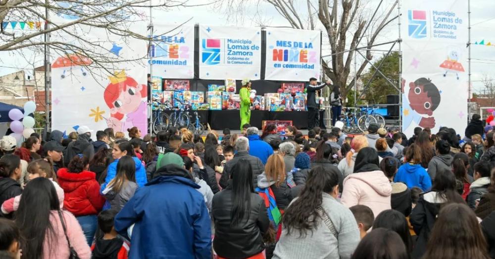 Los festejos llegaron a todos los barrios de Lomas