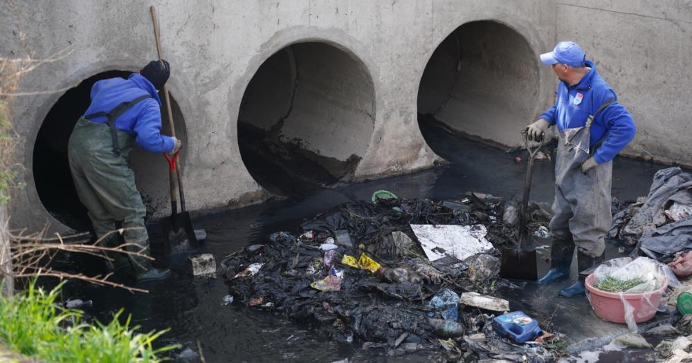 Operativo de limpieza en el Arroyo Mujica de Santa Catalina