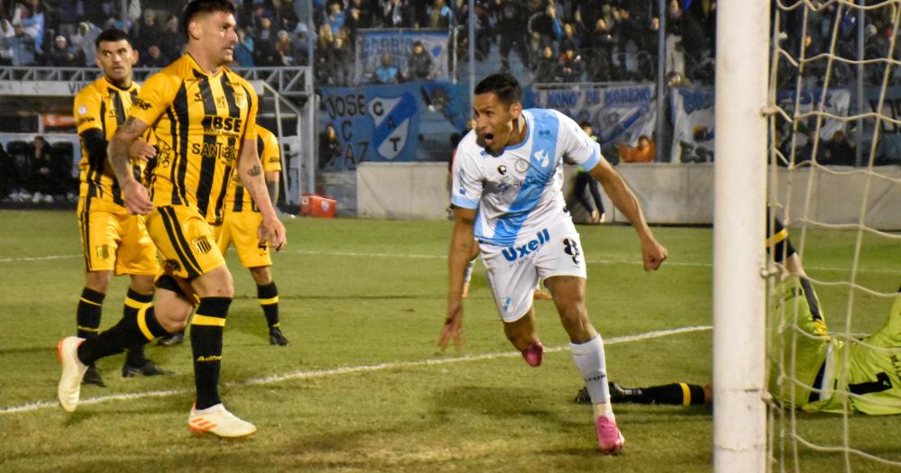 Emanuel Ibñez fijó el objetivo del Celeste