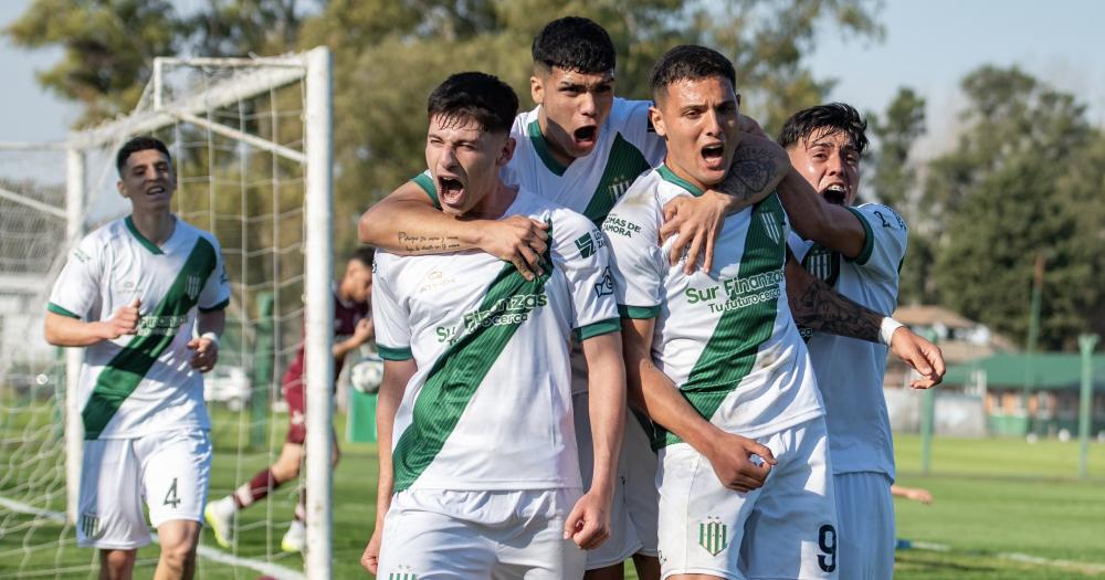 Villagra celebra su gol en el clsico