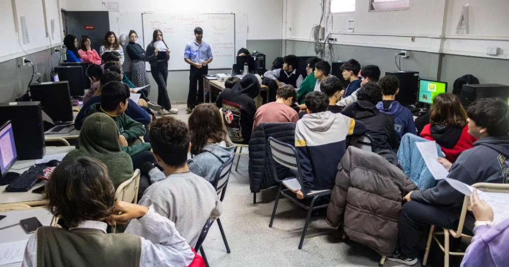 El Taller de vocaciones en TIC llegó a la Técnica N°2 de Temperley