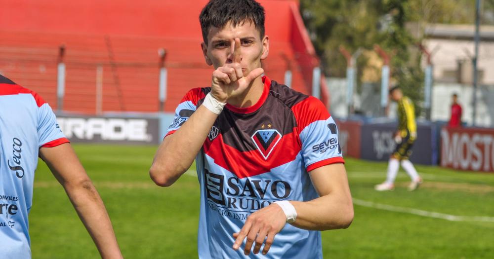 Así festejó Franco Benítez su primer gol en Brown de Adrogué