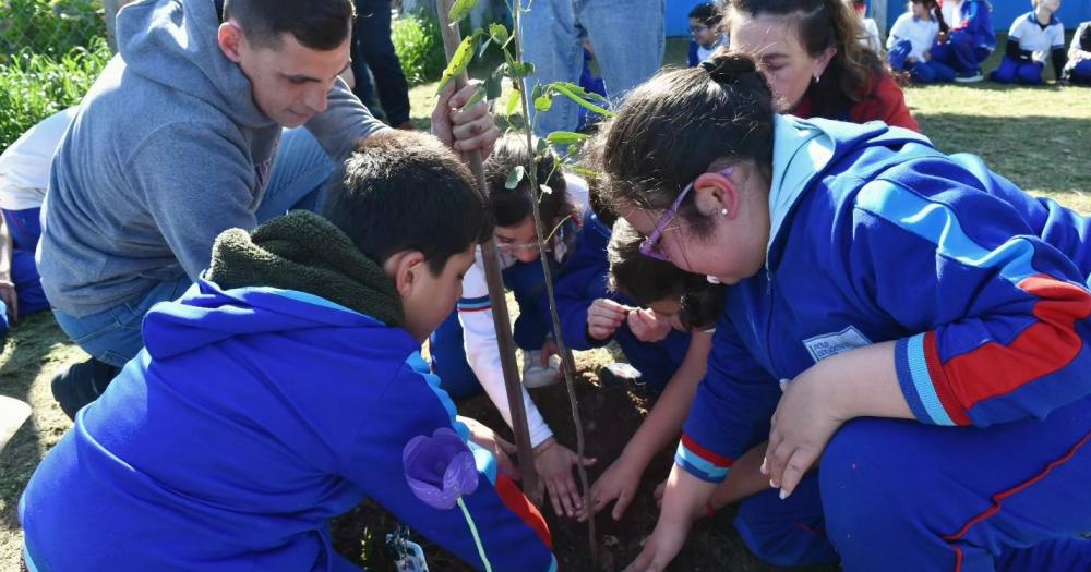 Celebraron el Día del Árbol en el Polo Educativo Malvinas Argentinas