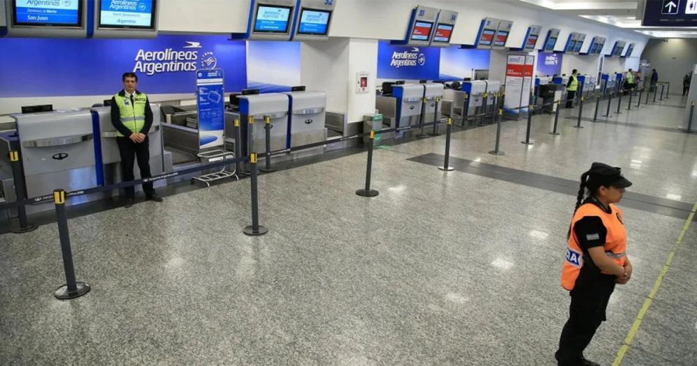 Comenzó el paro de pilotos y tripulantes de cabina en Ezeiza y Aeroparque