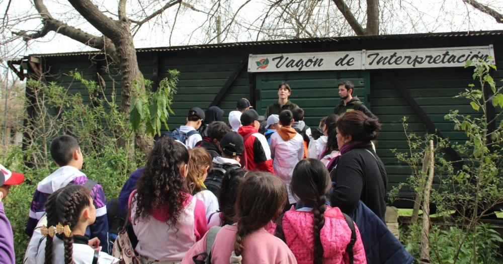 Los guardaparques se encargan de las recorridas por todo el predio