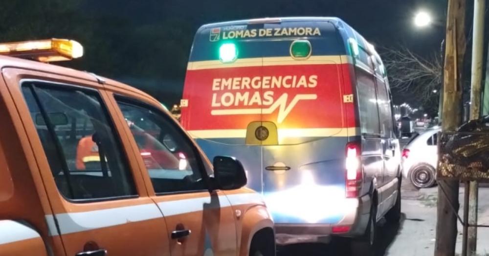 Defensa Civil y Emergencias Lomas trabajando en el lugar