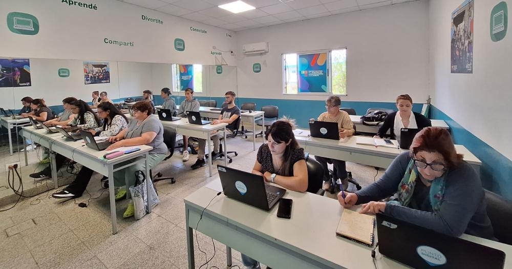 Los cursos son abiertos y gratuitos para vecinos de todas las edades