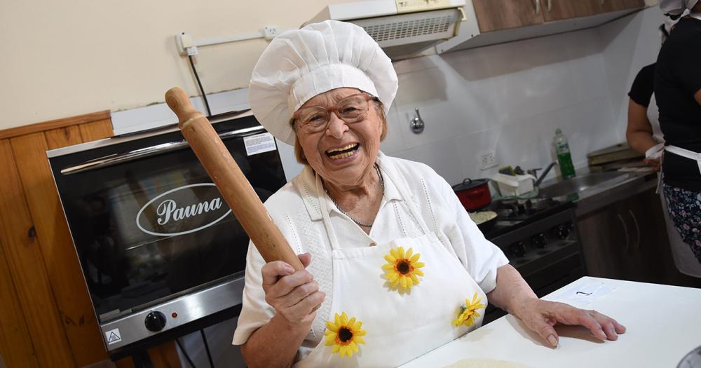 A los 87 antildeos tambieacuten celebra el Diacutea del Estudiante- la historia de Mariacutea Clivia