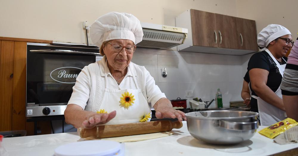 A los 87 antildeos tambieacuten celebra el Diacutea del Estudiante- la historia de Mariacutea Clivia