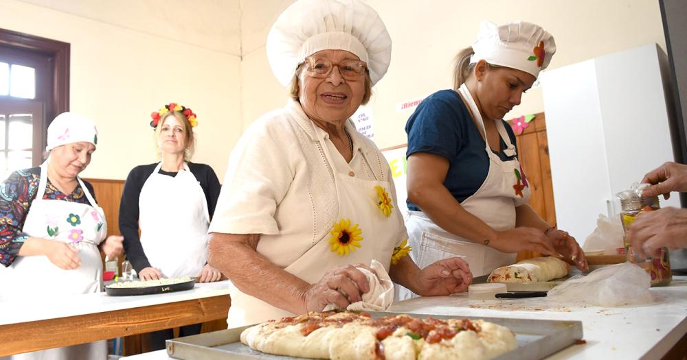 A los 87 antildeos tambieacuten celebra el Diacutea del Estudiante- la historia de Mariacutea Clivia