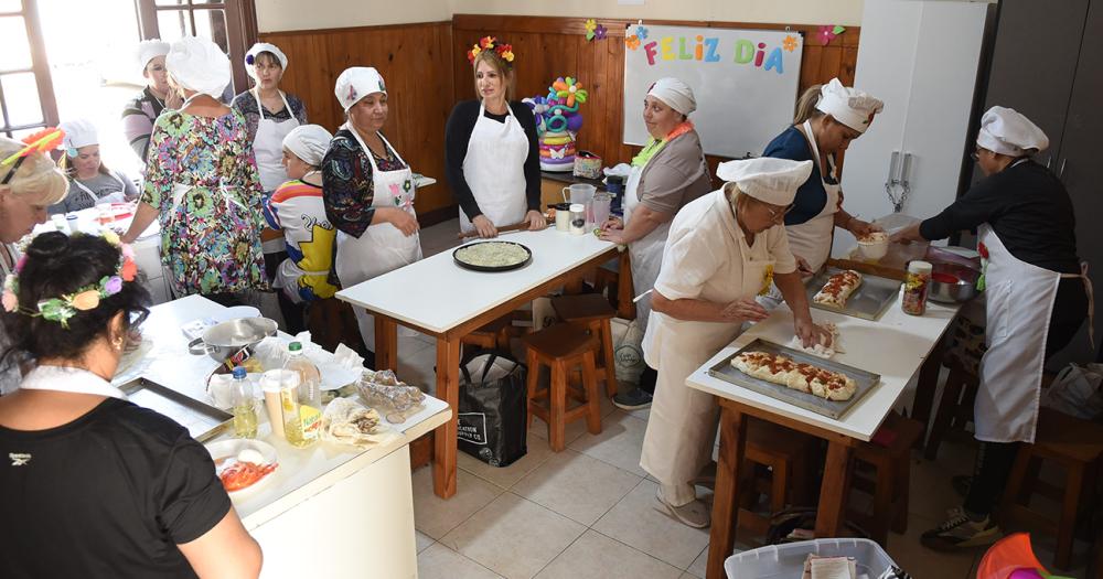 A los 87 antildeos tambieacuten celebra el Diacutea del Estudiante- la historia de Mariacutea Clivia